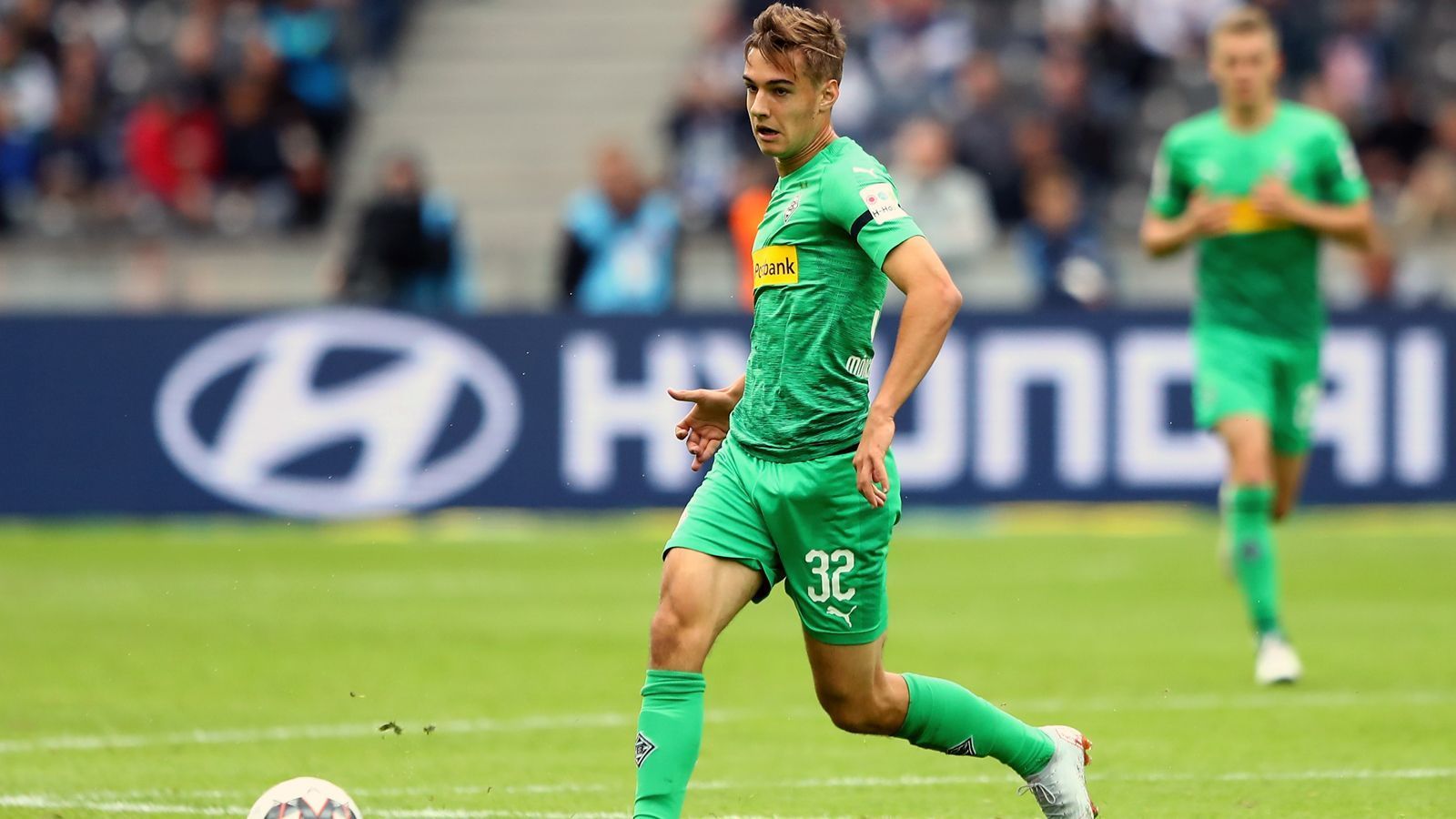 
                <strong>Florian Neuhaus (Borussia Mönchengladbach)</strong><br>
                Vier Vorlagen 2018/19Sechs Liga-Einsätze 2018/19Position: Zentraler Mittelfeldspieler
              