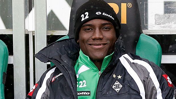 
                <strong>Peniel Mlapa (Borussia Mönchengladbach)</strong><br>
                Peniel Mlapa (Borussia Mönchengladbach) stieß nach einer eher durchwachsenden Saison beim 1. FC Nürnberg zurück zum Kader der "Fohlen". Die Borussia hat bereits signalisiert, ihn gehen zu lassen. Sowohl ein Leihgeschäft als auch ein Verkauf des Stürmers ist im Gespräch.
              