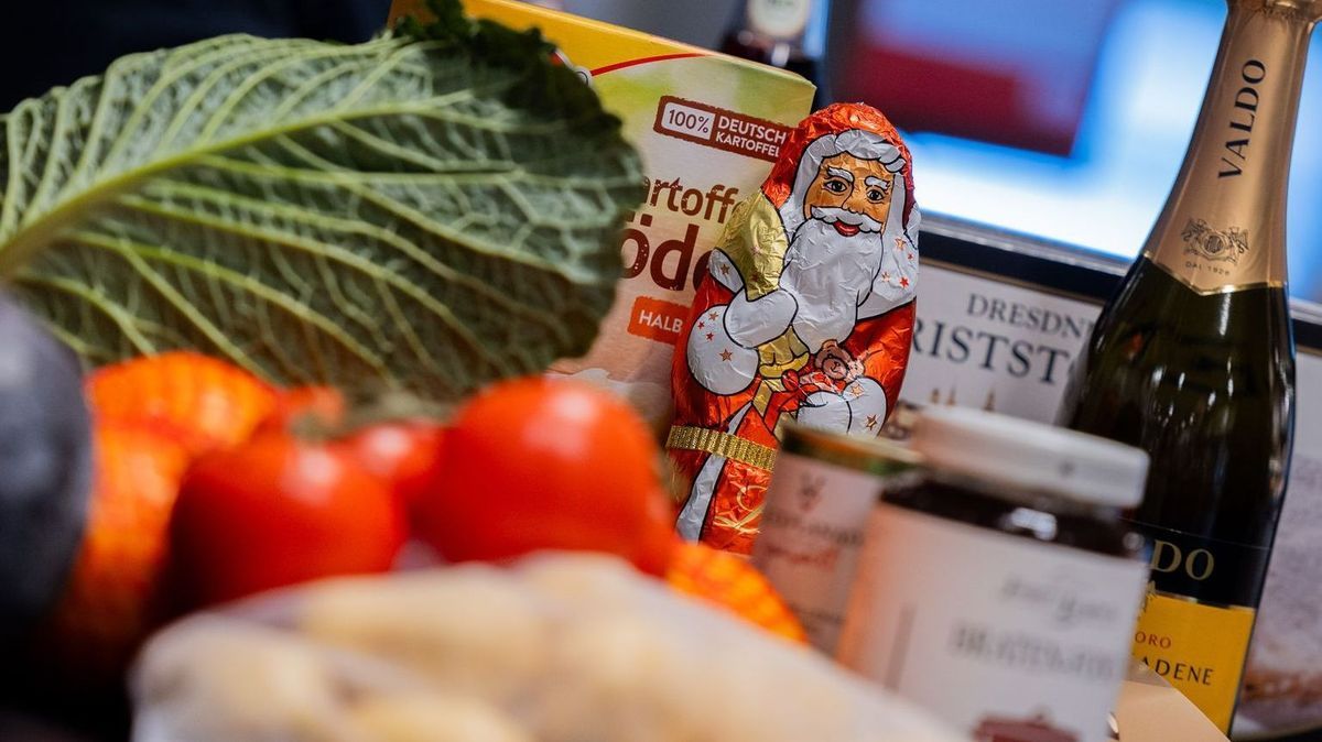 Weihnachtseinkauf im Supermarkt