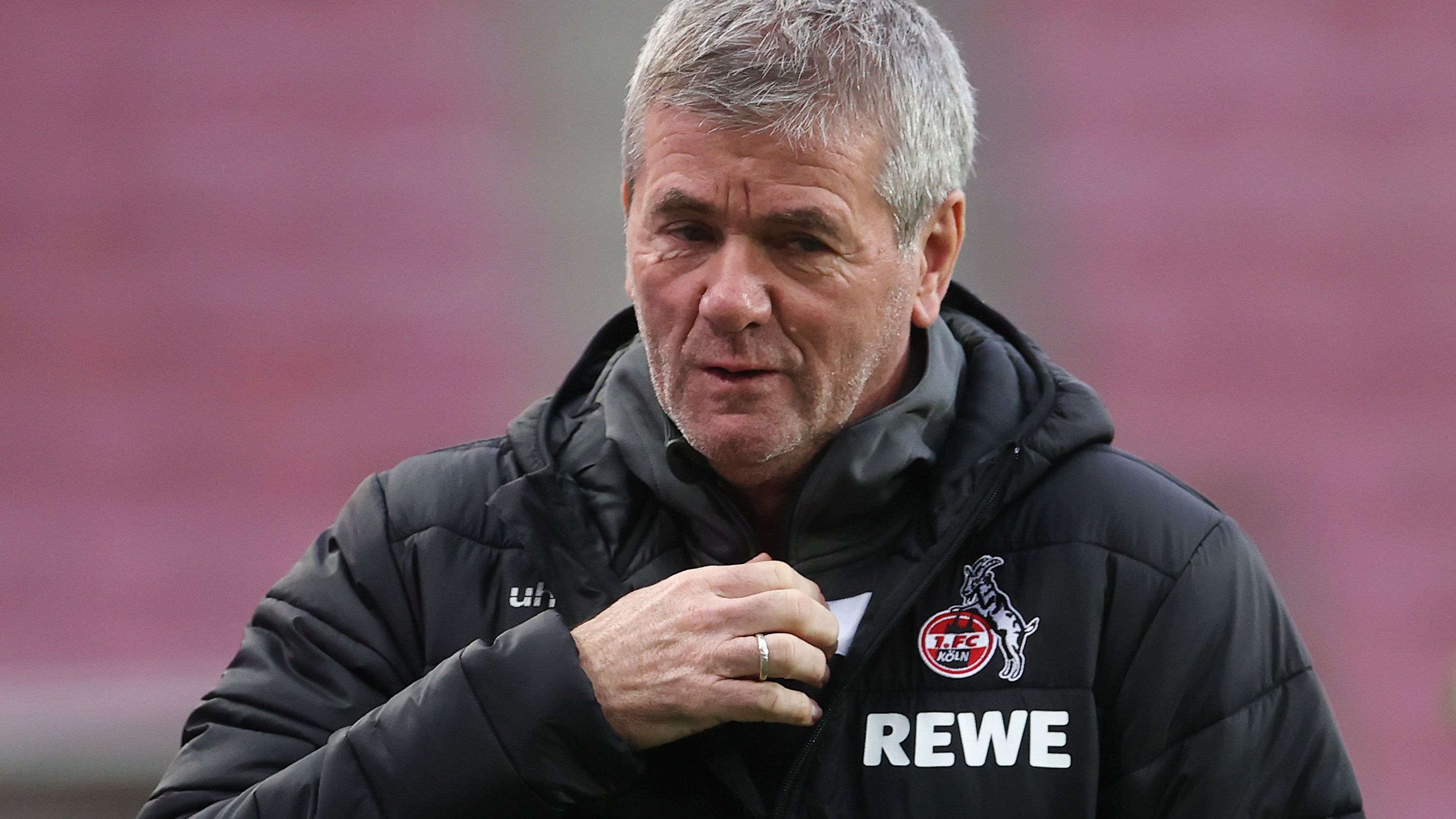 <strong>Juni 2021: Köln (Friedhelm Funkel)</strong><br>Er gilt als einer der Feuerwehrmänner der Bundesliga. Er ist dann da, wenn er gebraucht wird. Im Frühjahr 2021 wurde Friedhelm Funkel nämlich in Köln gebraucht. Er schaffte mit den Geißböcken den Klassenerhalt. Danach wurde die Zusammenarbeit beendet. Funkel ist seit dem nicht mehr als Trainer einer Profi-Mannschaft tätig gewesen.