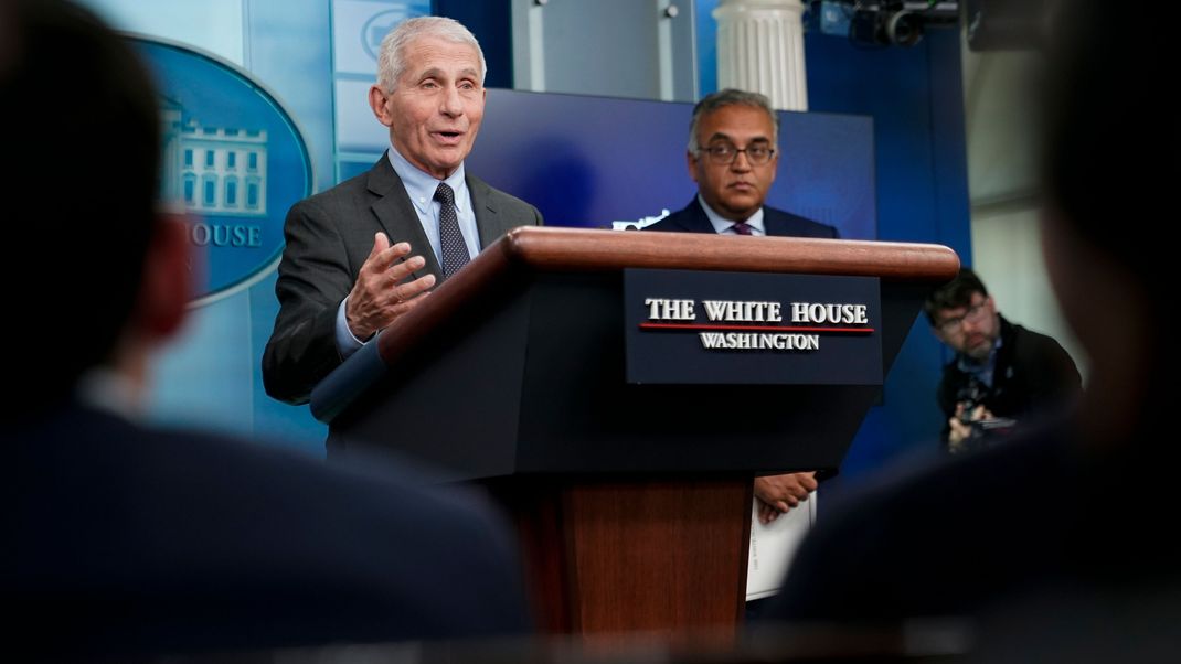 Dr. Anthony Fauci, Direktor des "National Institute of Allergy and Infectious Diseases", spricht im Weißen Haus.