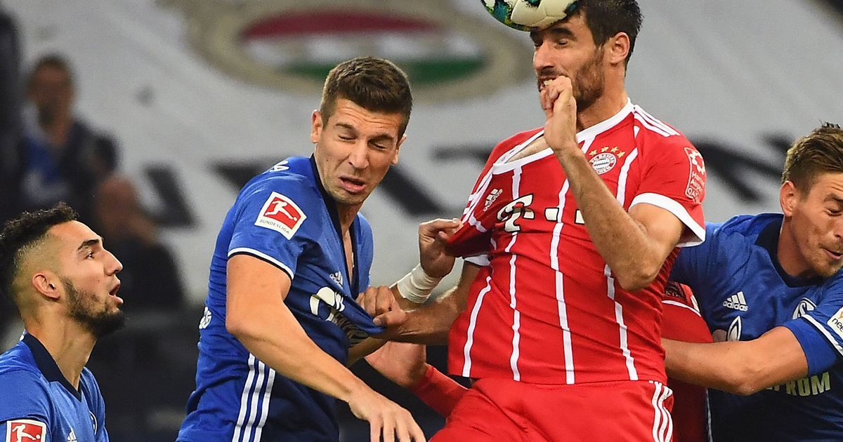 
                <strong>Matija Nastasic (FC Schalke 04)</strong><br>
                Matija Nastasic (FC Schalke 04): Der zweite Innenverteidiger ist besser am Spielgeschehen beteiligt als sein Nebenmann und greift engagierter an. Jedoch sieht auch er beim dritten Gegentor nicht gut aus, hier ist Nastasic zu ängstlich. ran-Note: 3
              