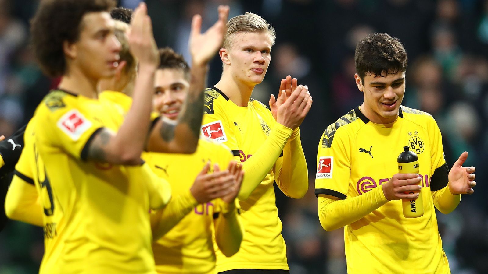
                <strong>Platz 2: Borussia Dortmund</strong><br>
                 - 51 Punkte - 68:33 Tore - Torverhältnis: +35 - Restprogramm: Schalke (H), Wolfsburg (A), FC Bayern (H), Paderborn (A), Hertha BSC (H), Düsseldorf (A), Mainz (H), Leipzig (A), Hoffenheim (H) - Verletzte: Dan-Axel Zagadou (Außenband-Verletzung), Marco Reus (Aufbautraining nach Adduktorenverletzung), Emre Can, Axel Witsel (beide muskuläre Probleme)  - Sperren: keine - Sperre droht: keine
              