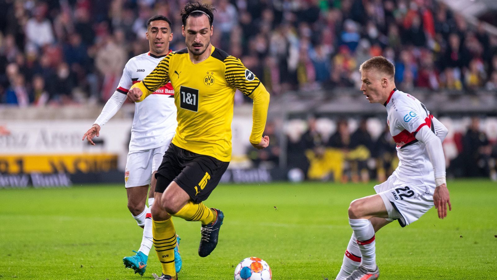 
                <strong>Mats Hummels</strong><br>
                Hat zu Beginn eine kleine Chance. Muss in der ersten Hälfte selten eingreifen und macht keine Fehler. Bleibt zur zweiten Halbzeit verletzt in der Kabine. ran-Note: 3
              