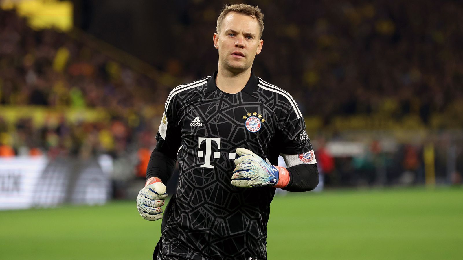 
                <strong>Manuel Neuer</strong><br>
                In der Hinrunde war Manuel Neuer bis zur WM-Pause zumeist zuverlässig, konnte aber schon damals nicht mehr an seine absoluten Spitzenleistungen vergangener Tage anknüpfen. Das gesamte Frühjahr verpasste der Routinier wegen eines bei einer viel diskutierten Skitour erlittenen Unterschenkelbruchs. ran-Note: 4
              