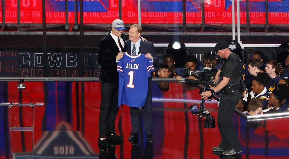 
                <strong>7. Pick - Buffalo Bills: QB Josh Allen</strong><br>
                Vierjahresvertrag über 21.183.038 US-Dollar, davon 13.485.846 US-Dollar Signing Bonus
              