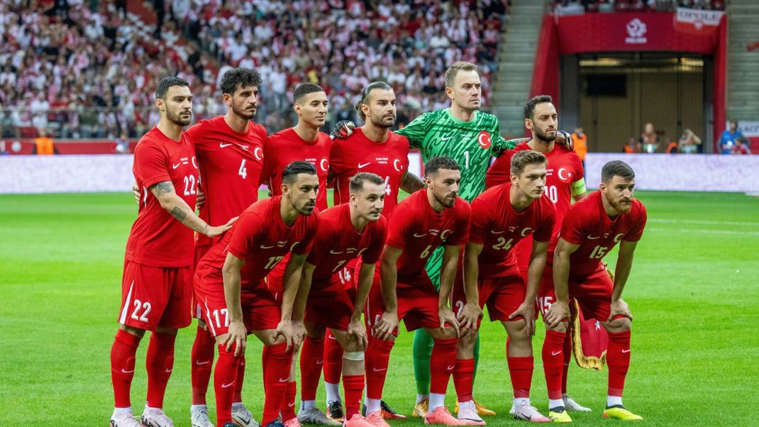 EM live Gruppe F: Am Dienstag, den 17. Juni, trifft die Türkei mit ihrem Star&nbsp;Hakan Calhanoglu und das Team aus Georgien in Dortmund aufeinander. Anstoß ist um 18 Uhr. Mit unserem ran.de Liveticker mit dabei, wenn im BVB Stadium der Ball zum Spiel rollt.