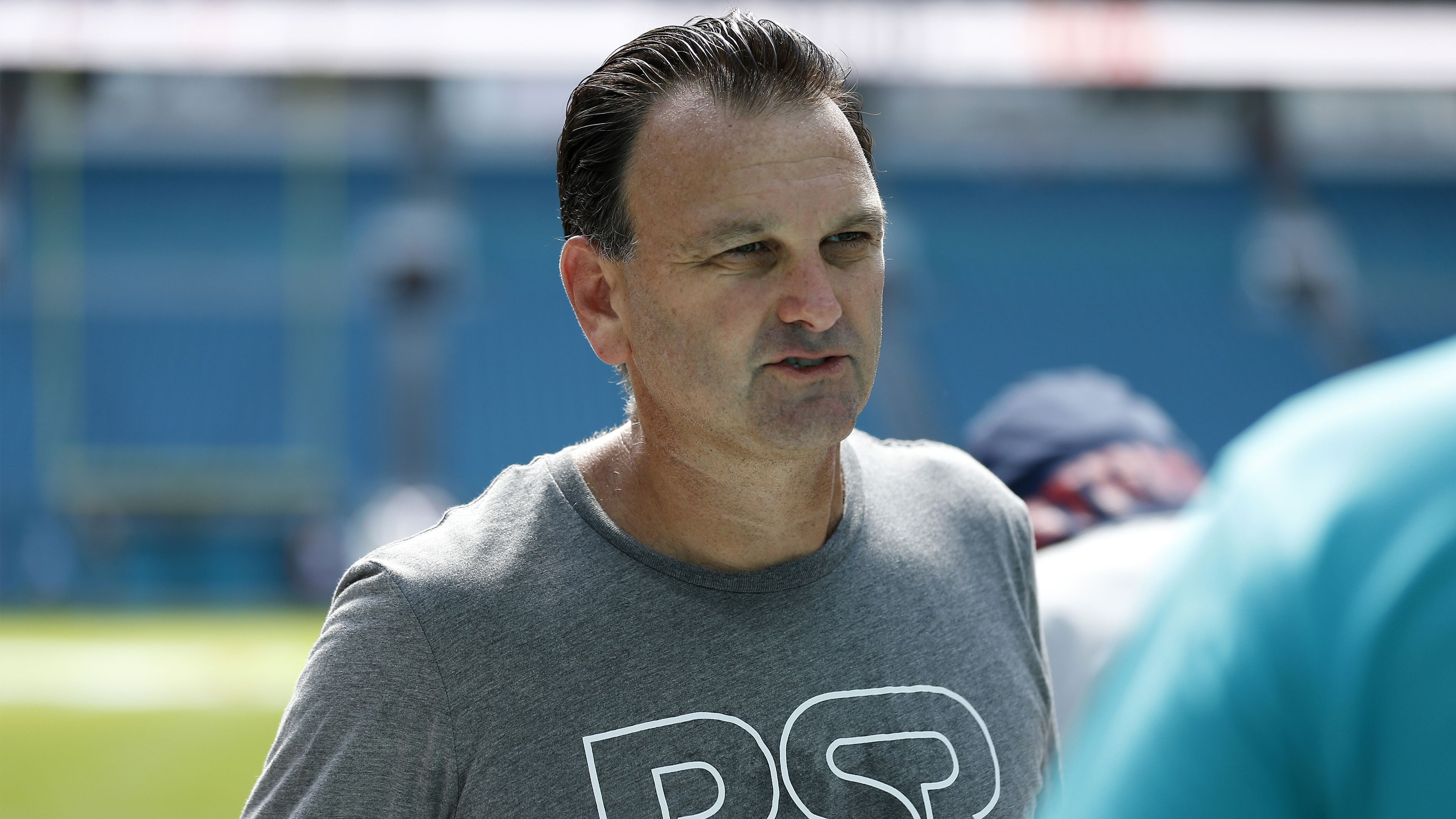 
                <strong>7. Platz: Rosenhaus Sports</strong><br>
                Top-Spielerberater: Drew Rosenhaus (Bild)Klienten in NFL: 53Top-Stars: T.Y. Hilton, Deion JonesDurchschnitts-Gehalt 2020: 3,466,326 DollarVertragsvolumen: 800,677,750 Dollar
              