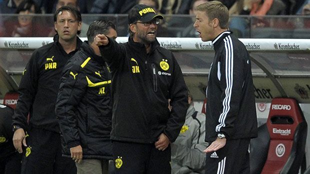 
                <strong>Klopps Wutausbrüche</strong><br>
                25. September 2012: Gegen Eintracht Frankfurt (3:3) stürmt Klopp in der Nachspielzeit zum vierten Offiziellen Guido Kleve und schreit diesen an. Daraufhin wird er aus dem Innenraum verwiesen. "Das Gesicht sah nicht gut aus", sagte Klopp im Anschluss. Strafe: 6000 Euro
              