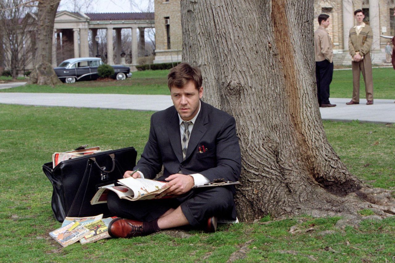 Russell Crowe spielt in "A Beautiful Mind - Genie und Wahnsinn" (2001) den an paranoider Schizophrenie leidenden begabten Mathematiker John Forbes Nash.