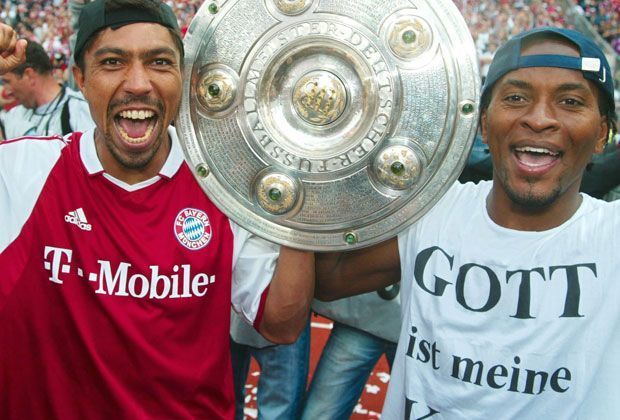 
                <strong>Meister: 2003</strong><br>
                2003: Mit neuen Stars wie Michael Ballack, Ze Roberto und Sebastian Deisler holt Bayern mit 16 Punkten Vorsprung vor dem VfB den Titel.
              
