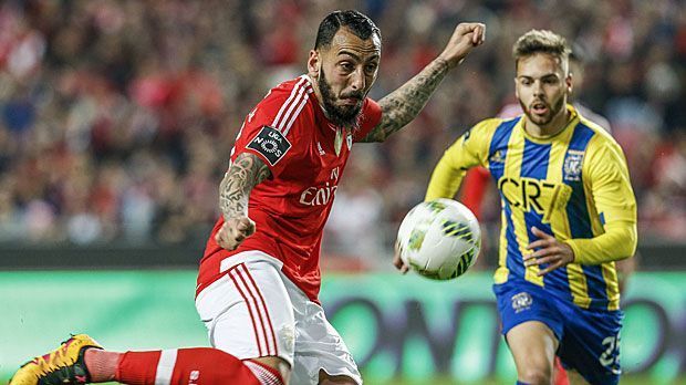 
                <strong>Kostas Mitroglou</strong><br>
                Mitroglou steht aktuell bei 18 Liga-Treffern und komplettiert damit das torgefährlichste Sturmduo Europas. 13 Mal traf der 28-Jährige bislang in diesem Jahr. In der Königsklasse steht der bullige Angreifer wie Jonas bei zwei Toren - ebenfalls im Estadio da Luz erzielt.
              