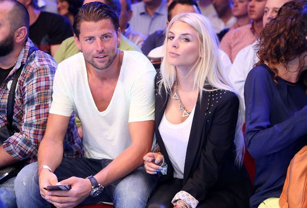 
                <strong>Lisa Rossenbach</strong><br>
                BVB-Torwart Roman Weidenfeller mit Ehefrau Lisa
              