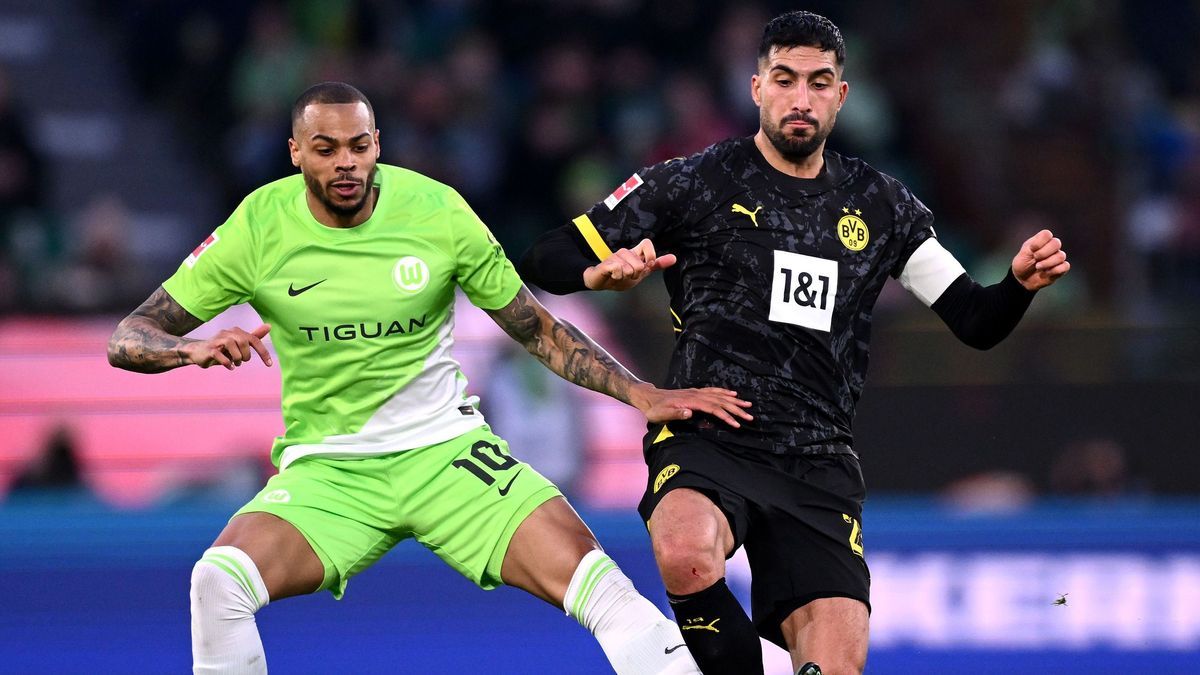 VfL Wolfsburg v Borussia Dortmund - Bundesliga