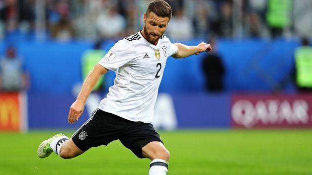 
                <strong>Shkodran Mustafi</strong><br>
                Verein: FC ArsenalPosition: AbwehrLänderspiele: Prognose: Kann sich Hoffnungen machen
              