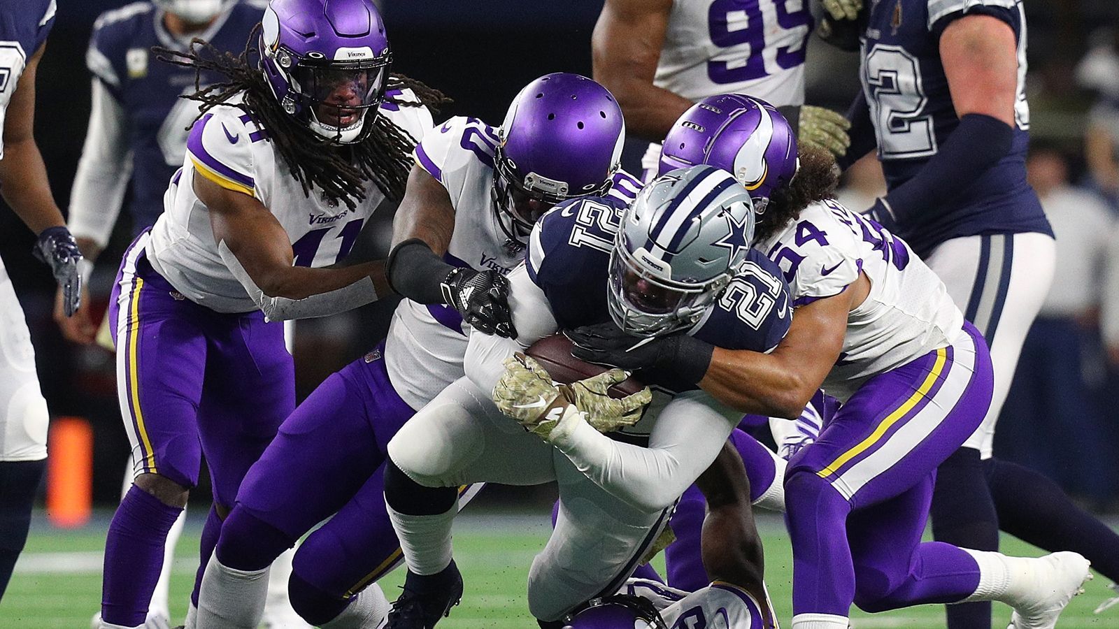 
                <strong>Platz 13: Minnesota Vikings - 333,1 zugelassene Yards pro Spiel</strong><br>
                Seit Jahren zählt die Defensive von Head Coach Mike Zimmer zu den besseren Defensivabteilungen der Liga. Das Pass-Rush-Duo Danielle Hunter und Everson Griffin sorgt für mächtig Alarm bei gegnerischen Quarterbacks. Zusammen steuerten sie bereits 14,5 Sacks bei.Turnover: 15 - Interceptions: 9 / Fumbles: 6  Sacks: 29zugelassene Punkte pro Spiel: 18,2
              