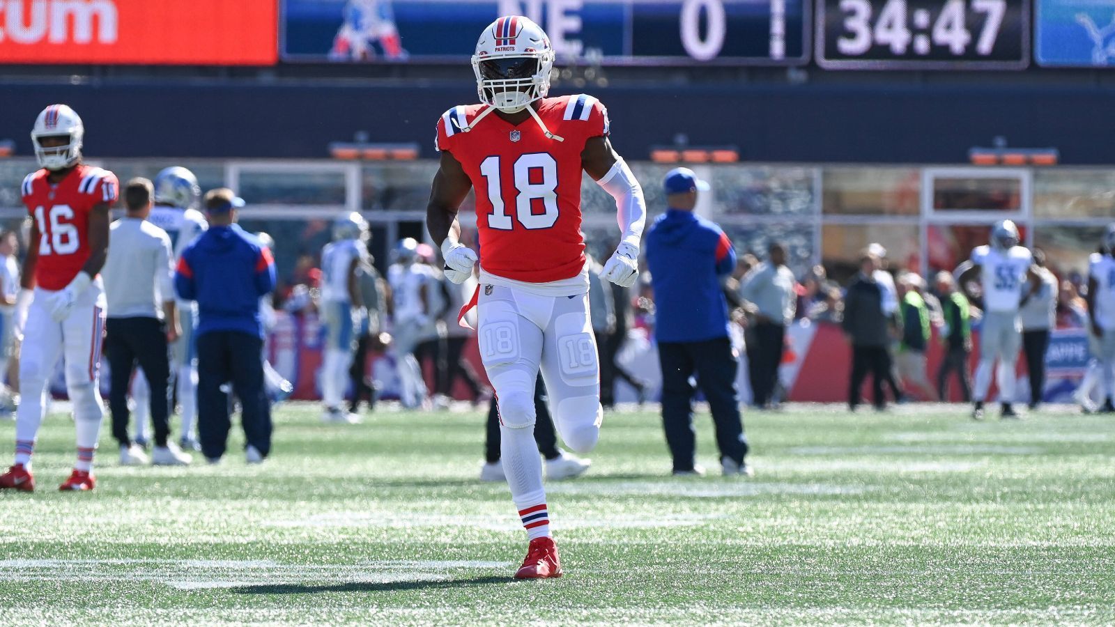 
                <strong>Matthew Slater (Special Teams, New England Patriots)</strong><br>
                Als die Dynastie der New England Patriots auf ihrem Hoch war, konnten man sich eigentlich immer auf die Special Teams der Patriots verlassen. Ein Vorreiter des Special Teams: Matthew Slater. Der Kapitän des Teams und eigentliche Wide Receiver kommt seit Jahren ausschließlich bei Punts und Kicks auf das Feld. Die Fälle, bei denen er nicht zuerst am Returner des Gegner ist, sind rar gesät. Auch mit 37 Jahren gehört er noch zu den Besten seines Fachs. Zwischen 2010 und 2021 wurde er nur 2018 nicht in das All Star Game der NFL gewählt.
              