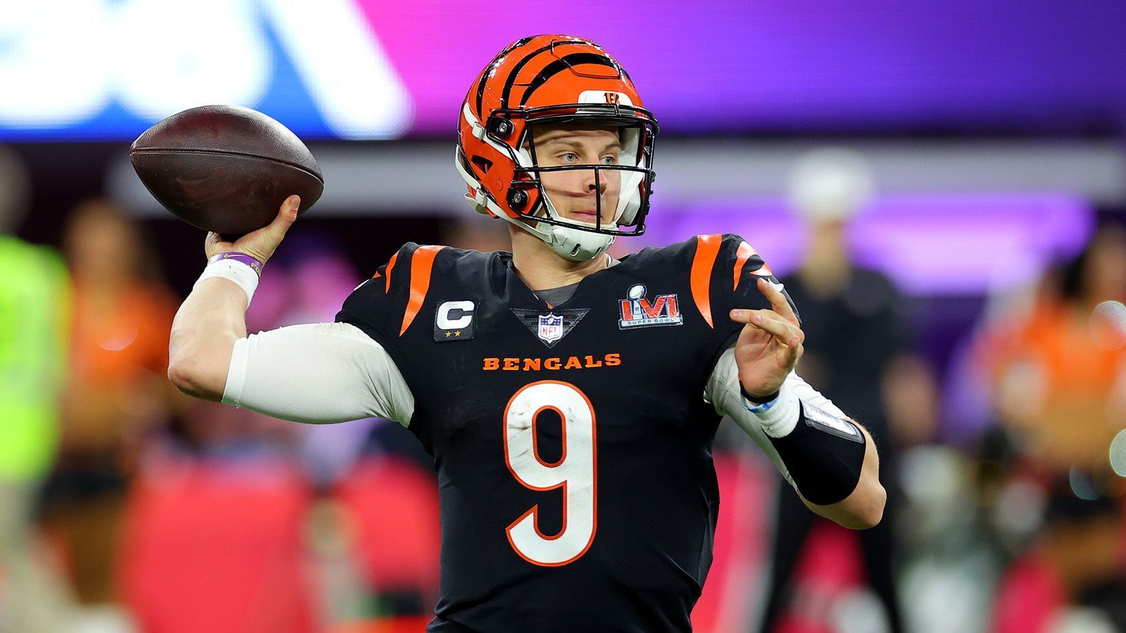 
                <strong>10. Joe Burrow</strong><br>
                &#x2022; Team: Cincinnati Bengals<br>&#x2022; Position: Quarterback<br>&#x2022; seit 2020 in der NFL<br>&#x2022; seit 2020 im Team<br>
              