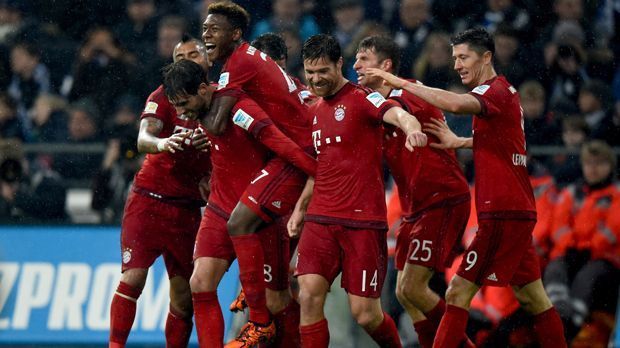 
                <strong>Platz 2: Bayern München</strong><br>
                Platz 2: FC Bayern München (568 Punkte). 168 gewonnene und 66 verlorene Spiele. 5 Champions-League-Titel.
              