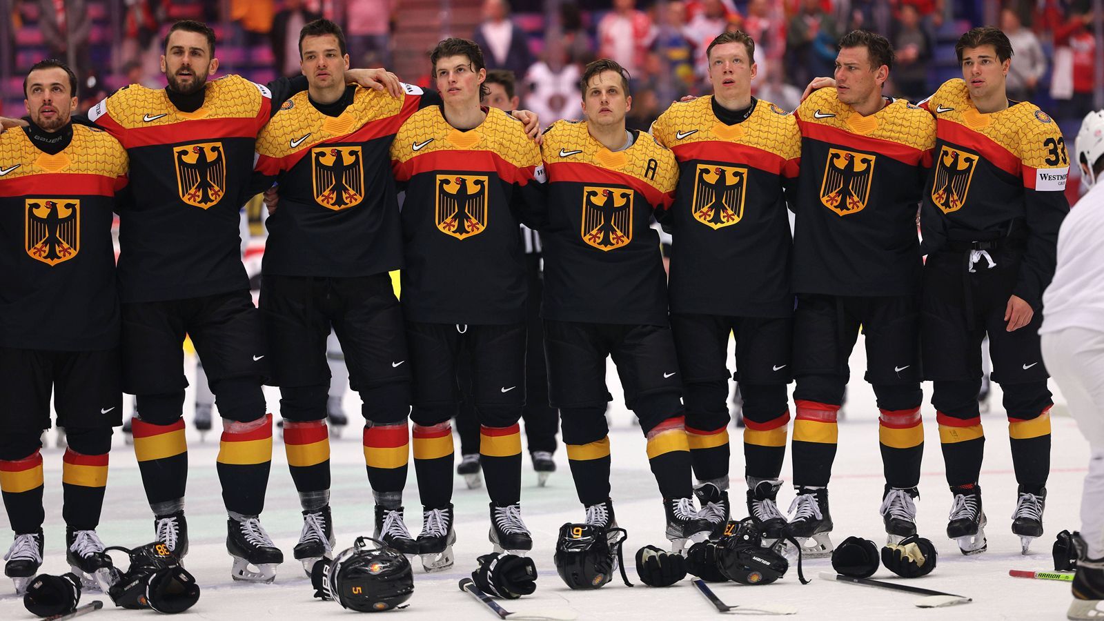 <strong>Fazit und Ausblick</strong><br>Dritter Sieg in Folge für das deutsche Team - und das Viertelfinale sicher eingetütet. Trotzdem werden die DEB-Jungs gegen Frankreich am Dienstag (<a href="https://www.ran.de/sports/eishockey/wm/livestreams/eishockey-wm2024-live-deutschland-frankreich-auf-prosieben-joyn-rande-und-in-der-ran-app-357268">ab 11:45 Uhr live auf ProSieben, Joyn und ran.de</a>) weiter alles geben, um nicht aus dem Rhythmus zu kommen. Dafür werden Kreis und sein Trainerteam sicher sorgen!