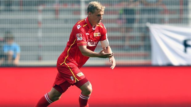 
                <strong>Felix Kroos (Union Berlin)</strong><br>
                Felix Kroos (Union Berlin): Die Unioner haben zwar keinen Weltmeister in ihren Reihen, aber dafür mit Kroos den Bruder von Weltmeister Toni, der bei Real Madrid spielt. Felix wechselte nach halbjähriger Leihe an die Alte Försterei nun fest von Werder Bremen zu Union. Auch er erhielt beim Zweitligisten einen Dreijahres-Vertrag und war schon in der Rückrunde der Vorsaison Stammspieler im Mittelfeld.
              