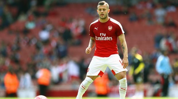 
                <strong>Jack Wilshere</strong><br>
                Jack Wilshere: Er wurde schon im Sommer 2008 mit nur 16 Jahren in den Profi-Kader hochgezogen, nach einer Leihe zu Bolton schaffte Wilshere dann auch nach und nach den erhofften Durchbruch bei den "Gunners". Mittlerweile bestritt der 25-Jährige 160 Pflichtspiele für Arsenal - wegen eines Haarrisses im Wadenbein verpasste er zuletzt aber 47 Spiele, fiel fast ein Jahr aus. Aufgrund der aktuell mäßigen Perspektive stimmte Wenger im Sommer 2016 einer Leihe zu Bournemouth zu. Dort ist Wilshere Stammspieler und kann sich wieder für Arsenal empfehlen.
              