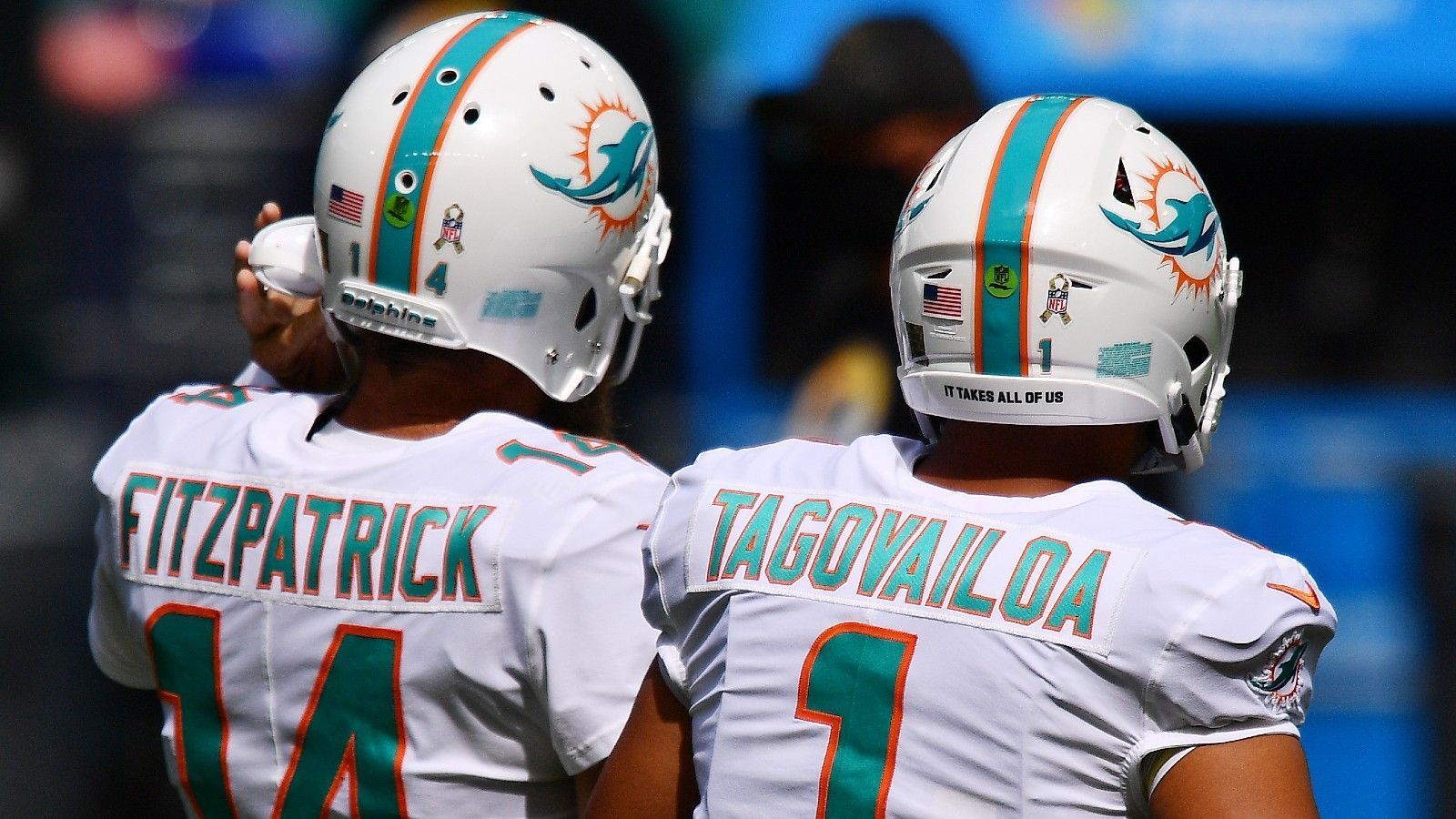 
                <strong>Tua Tagovailoa: Weg zum Starter</strong><br>
                Sein Gegenüber bei den Dolphins musste sich dagegen erst einmal hinter Routinier Ryan Fitzpatrick anstellen. Dieser spielte die ersten sechs Saisonspiele, dann entschied man sich bei den Verantwortlichen für einen Wechsel. Nach der Bye-Week steht seit Woche acht der Youngster auf dem Feld.
              