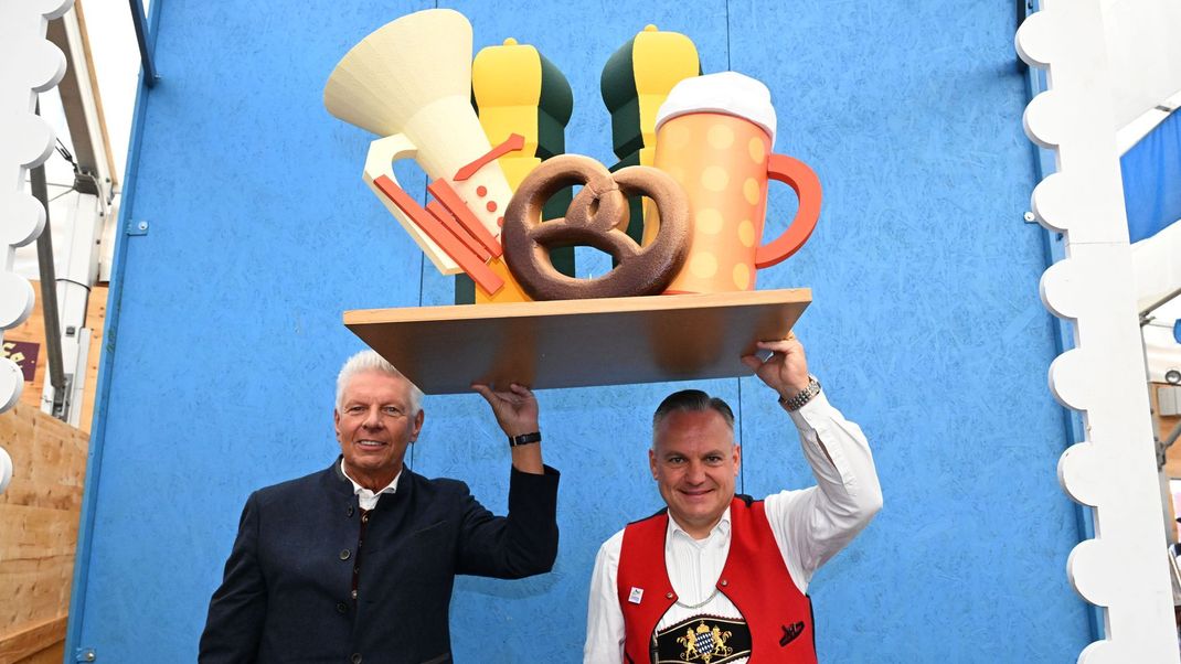Oberbürgermeister Dieter Reiter (SPD) (l) und Wiesnchef Christian Scharpf.