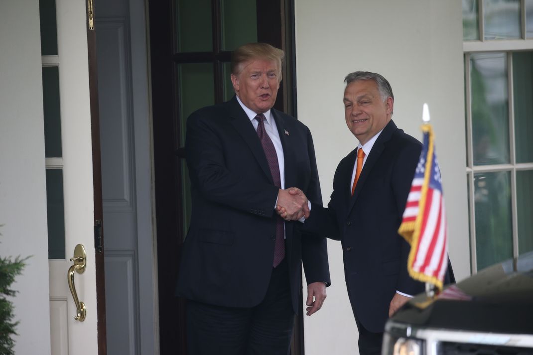 Nach der heiklen Zolleinigung zwischen der EU und den USA steht für Ungarns Regierungschef Orban (rechts) fest: Trump ist der Sieger. (Archivbild)