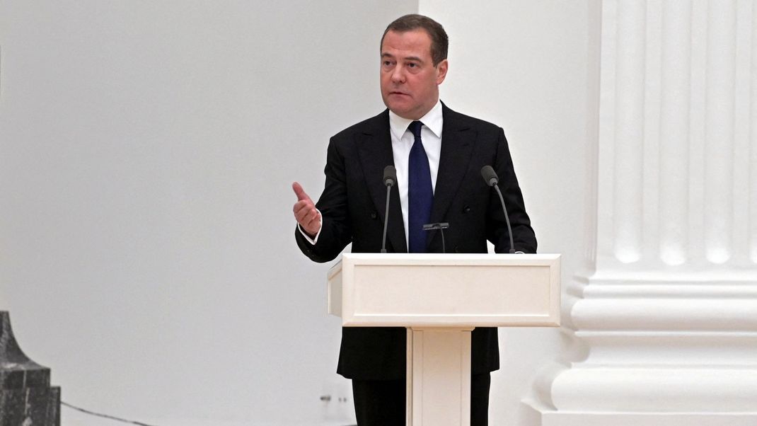 Russlands Ex-Präsident Dmitri Medwedew droht erneut mit Einsatz von Atomwaffen gegen die Ukraine.
