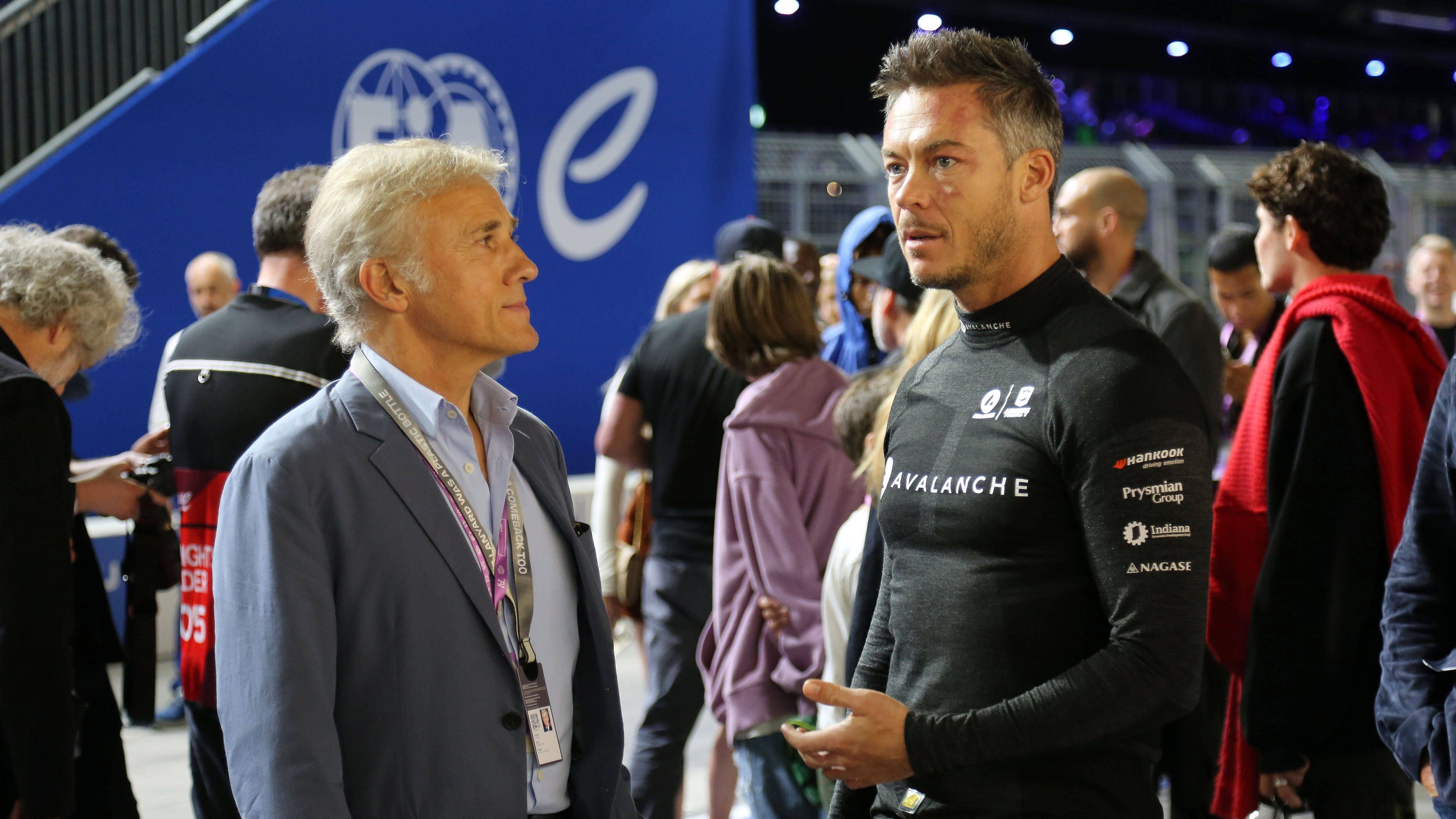 <strong>Andre Lotterer (Avalanche Andretti)</strong><br>Somit beendete Lotterer (re.) die Saison mit 23 Zählern auf Platz 18 in der Fahrerwertung, Teamkollege Dennis sammelte hingegen mit dem gleichen Boliden 206 Punkte mehr. Dennoch konnte der Deutsche dem letzten Rennwochenende etwas Positives abgewinnen: "Ich bin überglücklich, dass das Team den dritten Platz in der Teamwertung erreicht hat", bilanzierte er bei "e-formel.de" nachdem Avalanche Andretti sich im letzten Rennen noch an Porsche vorbeischob.