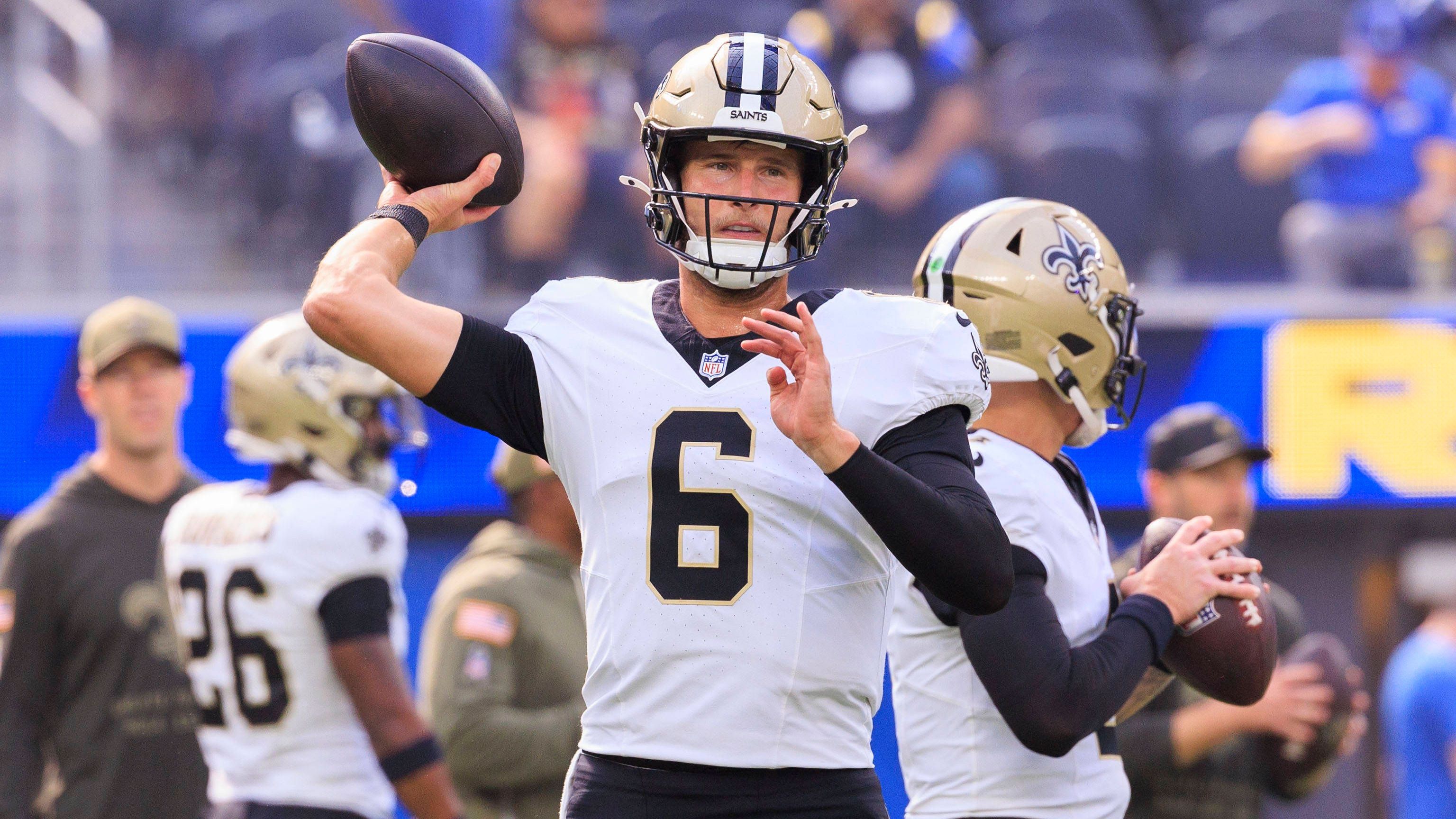 <strong>Platz 32: New Orleans Saints (Vorwoche: 31)<br></strong>Gegen die Los Angeles Rams war für die New Orleans Saints kein Kraut gewachsen. Weder in der Defense noch in der Offense waren die Saints beim 10:34 konkurrenzfähig. Tyler Shough schlägt sich wacker, das war es aber auch an Positivem, was wir zu ihm sagen können.