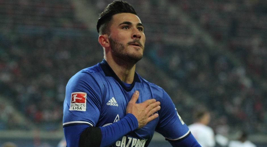 
                <strong>Sead Kolasinac</strong><br>
                Sead Kolasinac: Einer der wenigen Schalker, der sich vom frühen Gegentor nicht schocken lies. Ging gewohnt bissig in die Zweikämpfe und versuchte immer wieder auch nach vorne Betrieb zu machen. Erzielte in der 31. Minute auch den wichtigen Ausgleich, um in der 47. Minute mit einem unglücklichen Eigentor jedoch alles "kaputt zu machen". Dennoch einer der besseren Schalker! ran-Note: 2,5.
              