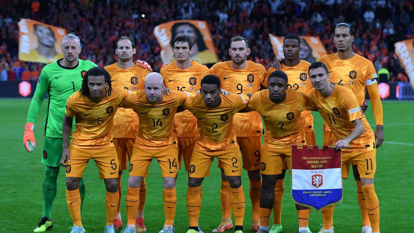 
                <strong>Niederlande - "Oranje" oder "Elftal"</strong><br>
                Unsere Nachbarn haben für ihre Mannschaft zwei Spitznamen: "Oranje", in Anlehnung an die Triktofarbe, oder "Elftal", Nationalmannschaft. 
              