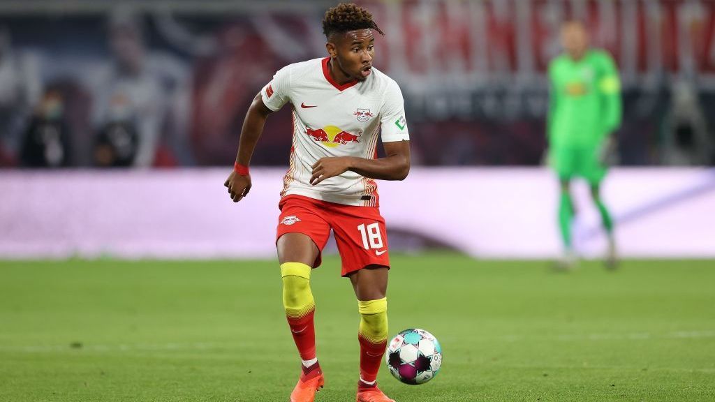 
                <strong>Christopher Nkunku (Offensives Mittelfeld)</strong><br>
                Im vergangenen Sommer schloss sich Christopher Nkunku von Paris Saint-Germain den Leipzigern an und ließ immer wieder sein großes Potenzial aufblitzen. Sein Aufspielen hat laut "Sport Bild" Interesse aus Lyon sowie von Arsenal geweckt, angeblich stehen 40 Millionen Euro im Raum.
              