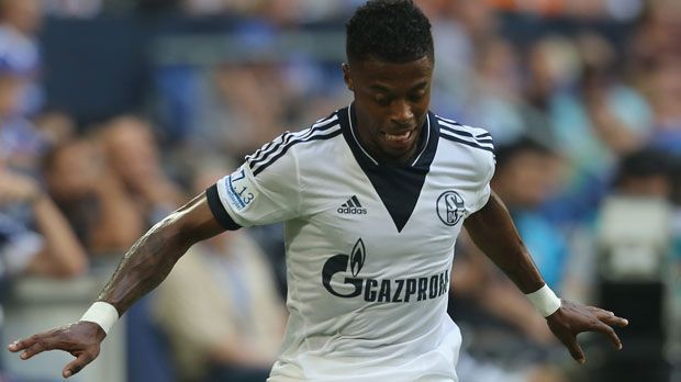 
                <strong>FC Schalke 04 Auswärtstrikot</strong><br>
                Der klassische Look lässt Erinnerungen an frühere Tage in der Bundesliga wach werden. Wenn Schalke-Legende Ernst Kuzorra das noch erleben könnte.
              