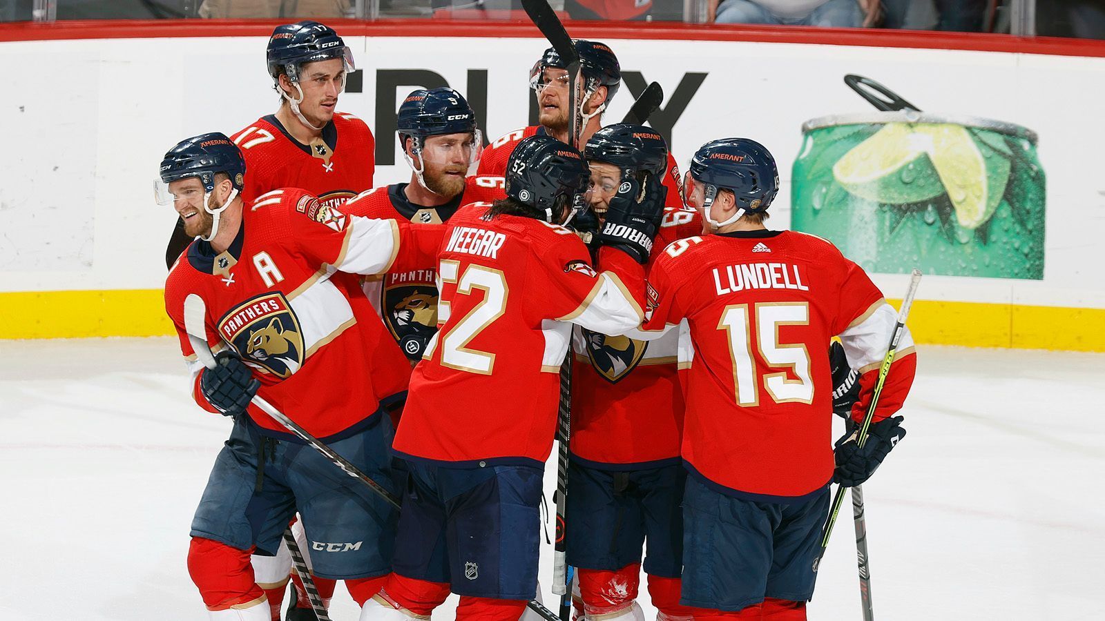 
                <strong>1. Platz: Florida Panthers</strong><br>
                Bester Angriff und beste Tordifferenz der NHL: Die Florida Panthers haben zurecht erstmals in ihrer Franchise-Historie die Presidents Trophy für das beste NHL-Team der Hauptrunde gewonnen. Die Mannschaft von Head Coach Andrew Brunette ist kaum ausrechenbar und auch in der Lage, Rückstände wettzumachen. Sieben Profis der Panthers haben über 20 Saisontore erzielt. Zu den Playoffs soll nun auch Top-Verteidiger Aaron Ekblad sein Comeback feiern, der bis zu einer Verletzung herausragende Leistungen zeigte. Florida hat im Grunde alle Zutaten, die es auf dem Weg zur Trophäe braucht und sind aktuell das Top-Team schlechthin. 
              