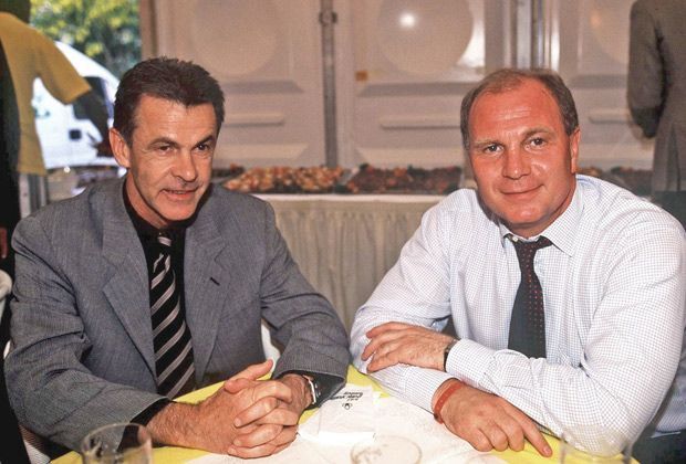 
                <strong>Die Ära FC Bayern München</strong><br>
                Diese Erfolge lassen auch die Bayern aufhorchen: Am 1. Juli 1998 übernimmt Hitzfeld den Cheftrainerposten beim deutschen Rekordmeister.
              
