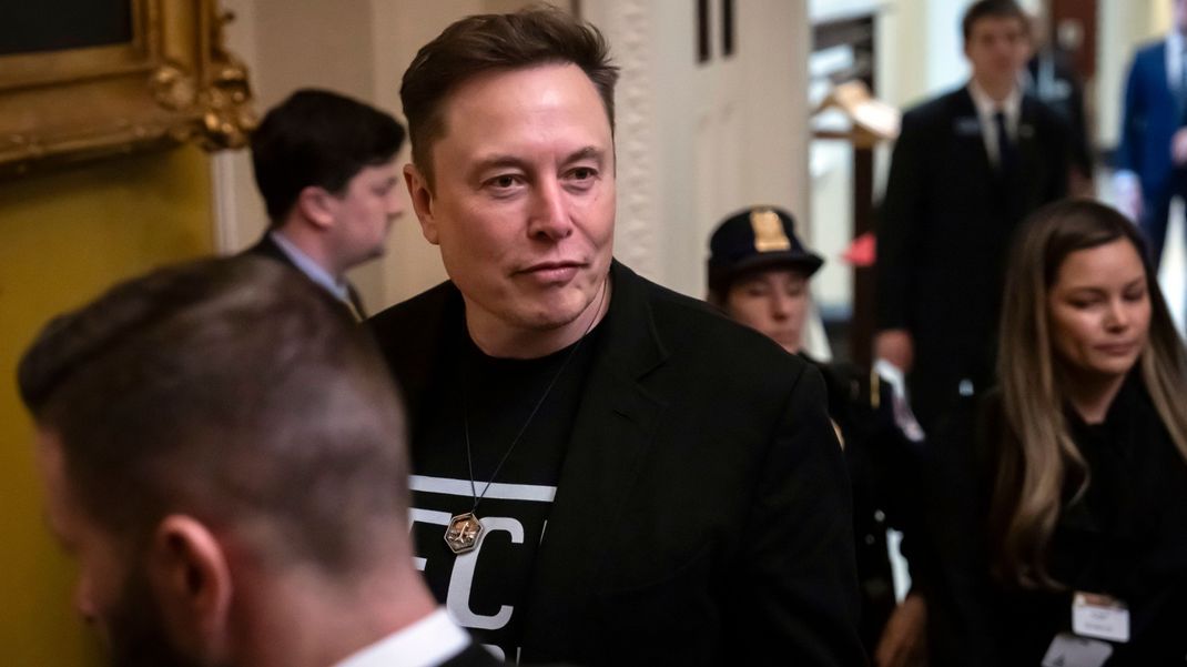 5. März 2025, USA, Washington: Elon Musk verlässt nach einem Treffen mit Republikanern im Senat das Kapitol. 