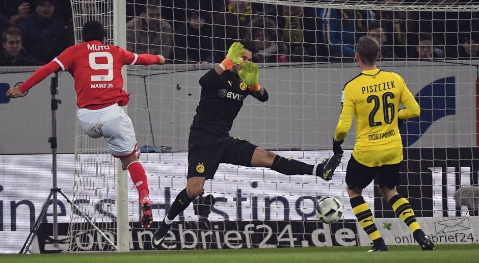 
                <strong>Roman Bürki</strong><br>
                Roman Bürki: Feiert sein Comeback nach der Verletzungspause, bleibt bei all der Dortmunder Spieldominanz aber ohne große Herausforderungen. Beim Ausgleich der Mainzer aus kurzer Distanz machtlos. ran-Note: 3
              