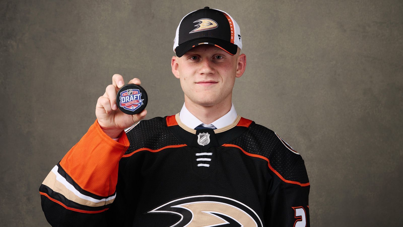 
                <strong>22. Pick - Anaheim Ducks (von den Boston Bruins): Nathan Gaucher</strong><br>
                &#x2022; Position: Center<br>&#x2022; Nationalität: Kanada<br>&#x2022; Klub: Quebec Remparts (Kanada)<br>
              