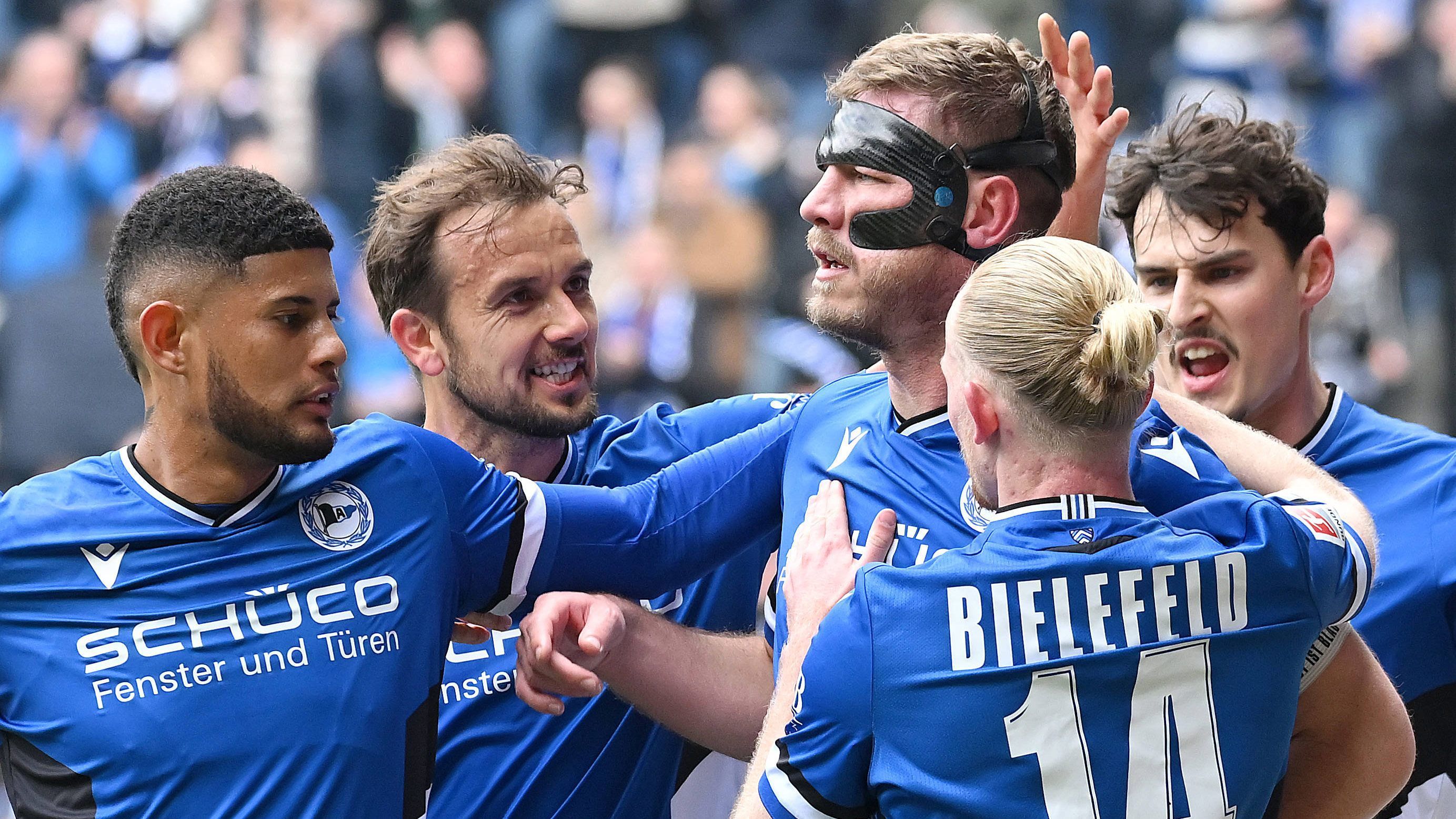 
                <strong>Platz 17: Arminia Bielefeld</strong><br>
                2,140 Millionen Euro in der Saison 2021/22**damals Erstligist - mittlerweile Zweitligist
              