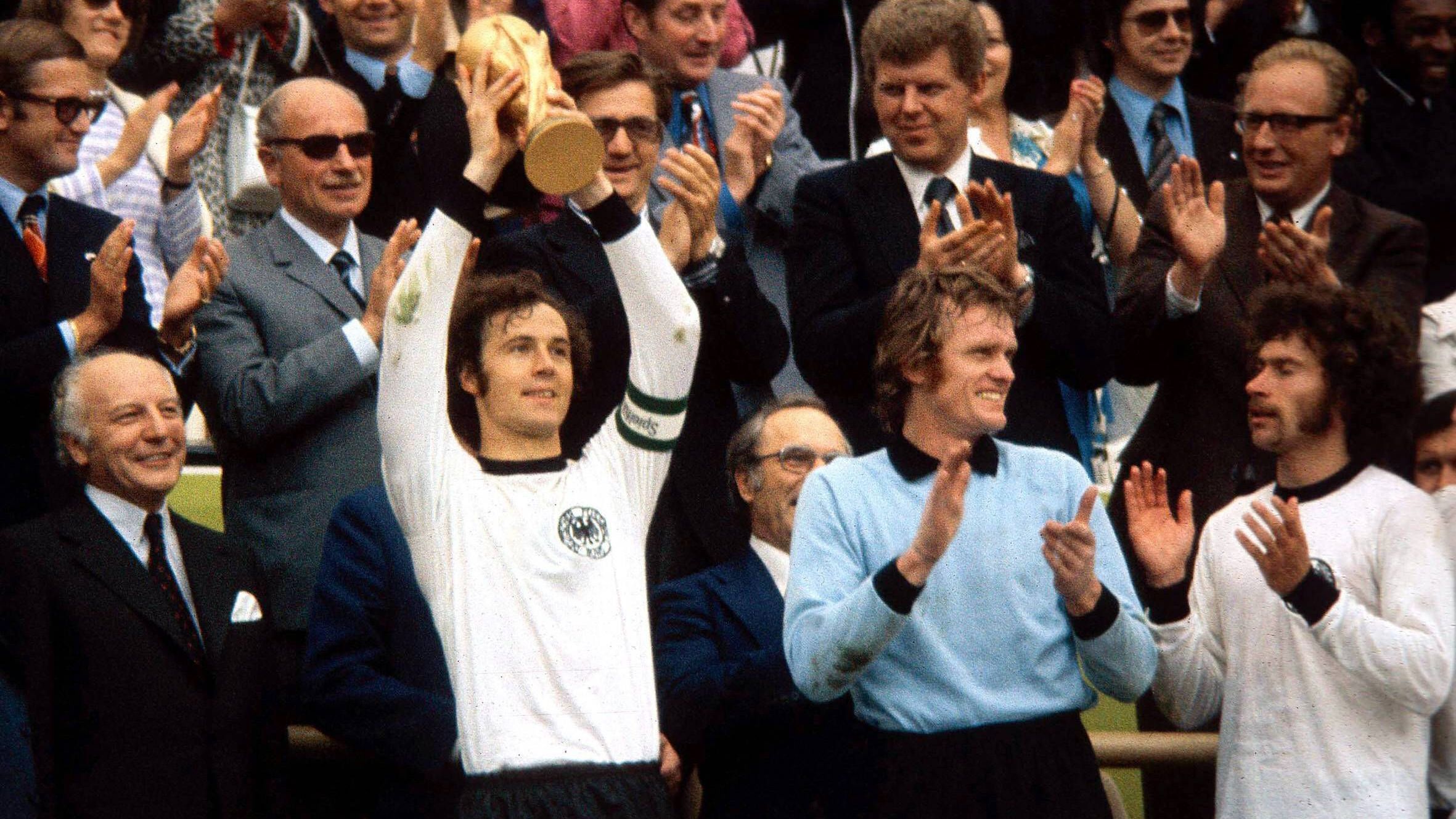 <strong>Männer, Aufnahmejahr 2018</strong><br>Franz Beckenbauer<br>Sepp Maier<br>Paul Breitner<br>Andreas Brehme<br>Fritz Walter <br>Lothar Matthäus<br>Matthias Sammer<br>Günter Netzer<br>Gerd Müller <br>Helmut Rahn <br>Uwe Seeler <br>Sepp Herberger