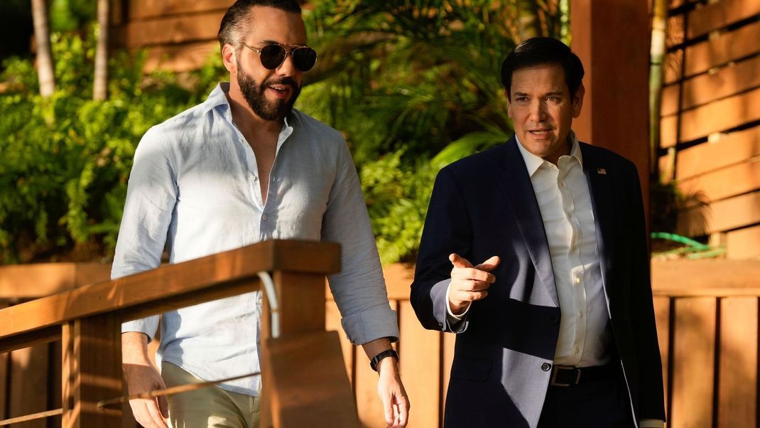 El Salvadors Präsident Nayib Bukele (links) mit Marco Rubio, US-Außenminister.