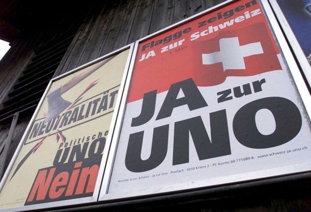 Am 10. September 2002 nahm die UN die seit 1848 international anerkannte Schweiz auf. Zuvor hatte die Mehrheit ihrer Bürger:innen per Volksentscheid für den Eintritt in die Vereinten Nationen gestimmt.