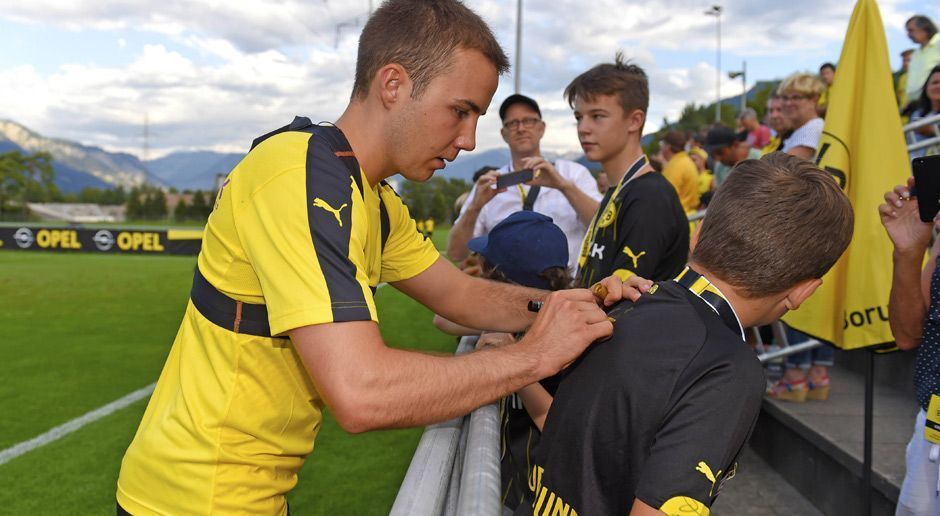 
                <strong>Mario Götze</strong><br>
                Schon im Trainingslager in Bad Ragaz war Mario Götze mitten drin: Mario Götze. Und die Autogramme des Rückkehrers sind scheinbar schon wieder angesagt ...
              