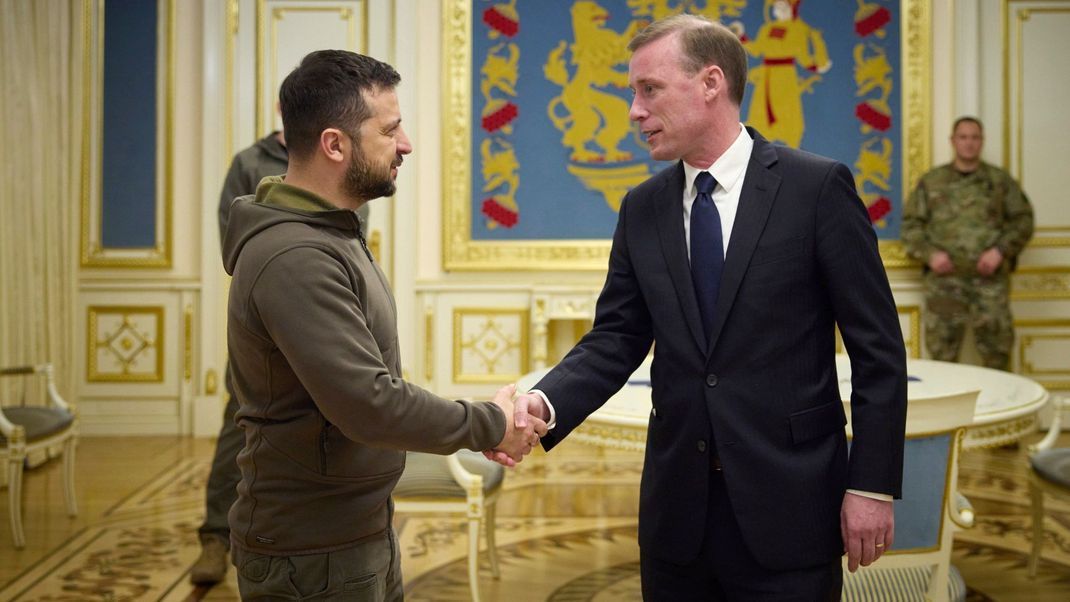 Wolodymyr Selenskyj begrüßt Jake Sullivan, Nationaler Sicherheitsberater der USA, in Kiew.