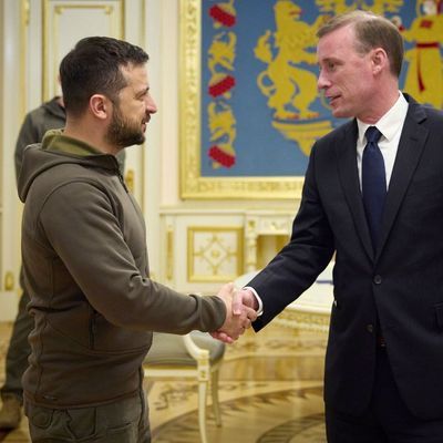 Wolodymyr Selenskyj begrüßt Jake Sullivan, Nationaler Sicherheitsberater der USA, in Kiew.