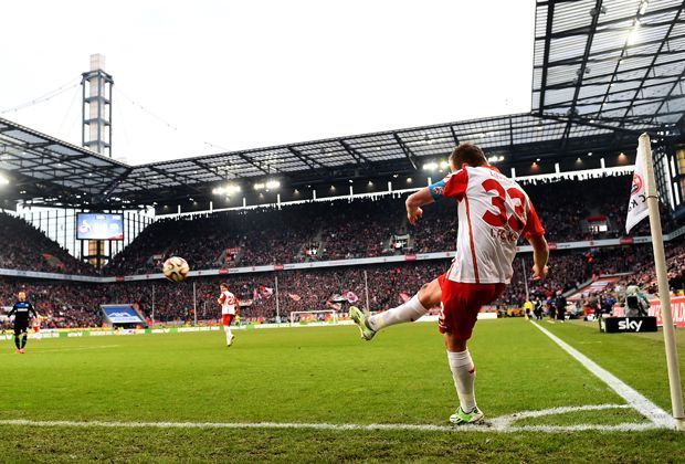 
                <strong>Kölner Heimflaute</strong><br>
                Matthias Lehmanns Eckball beschwört keine Gefahr herauf - und liegt damit im Trend bei Kölns Heimspielen. Das 0:0 gegen Paderborn ist für die Geißböcke bereits die dritte heimische Nullnummer in Folge. Mehr als drei gab es in der Bundesliga-Geschichte noch bei keinem Verein.
              