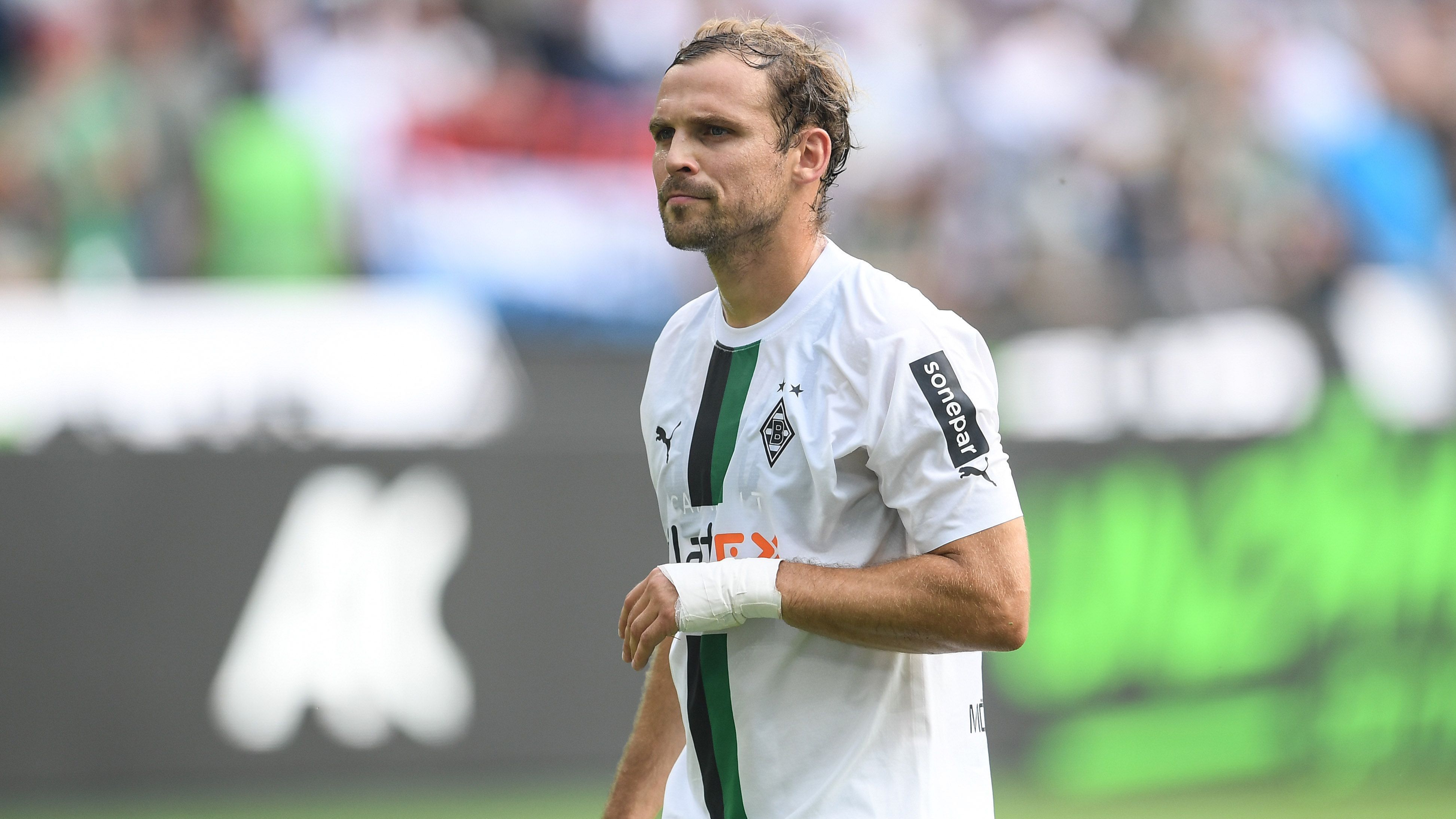 <strong>Borussia Mönchengladbach</strong><br>
                Dienstältester Spieler: Tony Jantschke<br>Im Verein seit: Juli 2009<br>Pflichtspiele für den Klub: 298 (fünf Tore)
